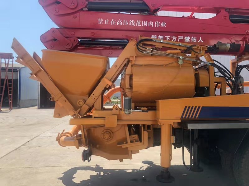 東風(fēng)混凝土攪拌泵車