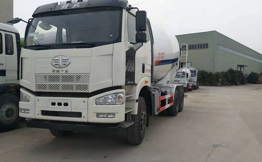 一汽解放J6P后八輪攪拌車