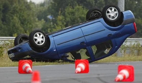 汽車下坡時(shí)，踩了剎車沒反應(yīng)？老司機(jī)教你3招，關(guān)鍵時(shí)刻能保命！